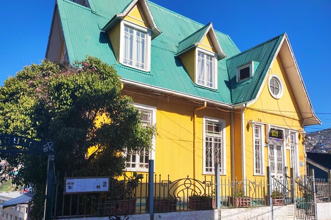 2 Hour Walking Tour in Valparaiso - Bavestrello and the art museum moment at Palacio Baburizza