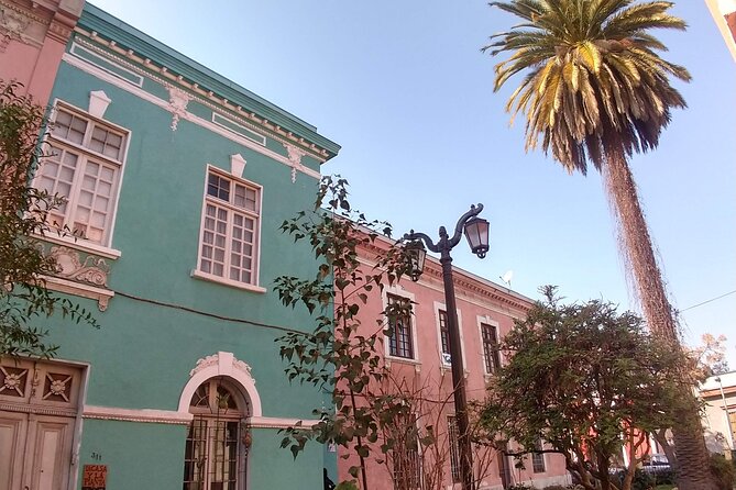 2-Hour Walking Tour of Yungay The Coolest Neighborhood in Chile - Why Yungay feels different from standard Santiago stops