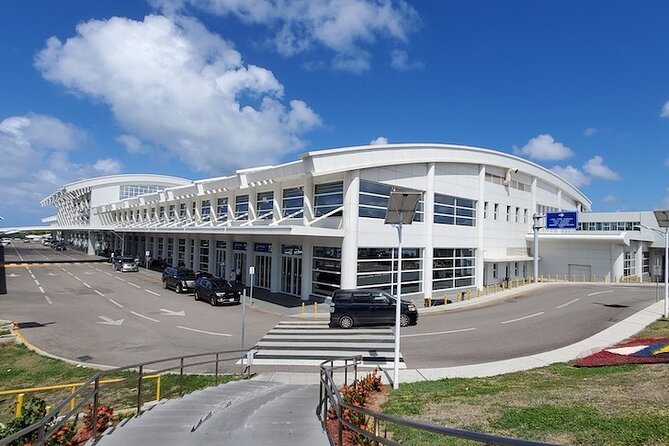 Antigua Roundtrip Airport Transfer - The ride into St. John’s: shared, but not chaotic
