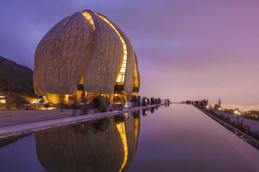 Bahá'i Temple and Cousiño Macul Vineyard - A 5-hour Santiago plan that pairs two famous stops