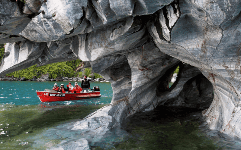 Coyhaique: Marble Chapels and Lake General Carrera Tour - El Manso Bridge and Portezuelo del Río Cajón: Moving From Green to Geology