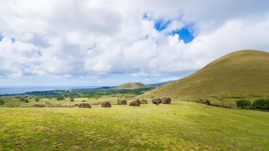 Easter Island: Full Day Ancestral Caves and Orongo Village - Ancestral caves and petroglyphs: where the island gets personal