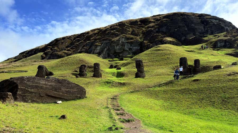 Easter Island: Full-Day Tour to Anakena - Rano Raraku: where the moai quarry changes your perspective