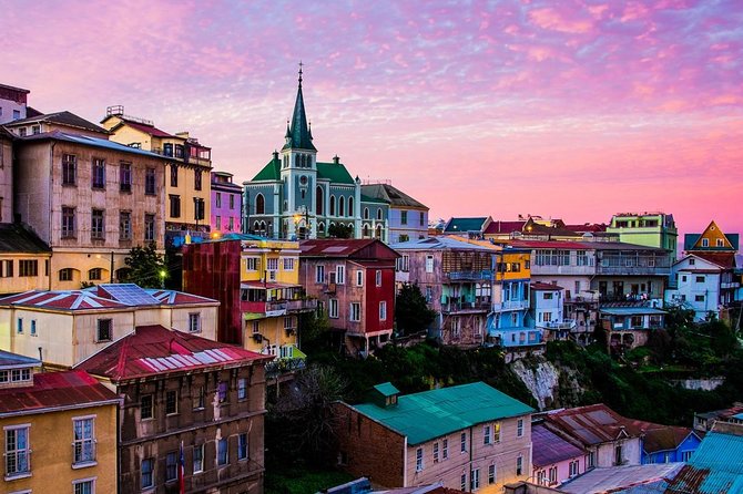 Famous Valparaíso! Premium Walking Tour with a Native Guide - The promenade and the Fine Arts Museum building moment