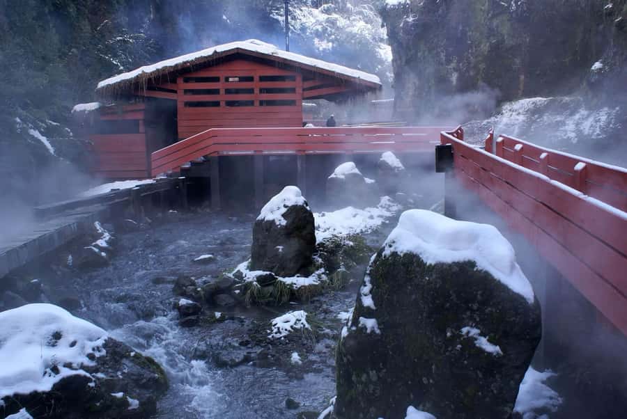 From Pucón: Geometric Hot Springs - Lake Calafquén scenery break, and why it is worth noticing