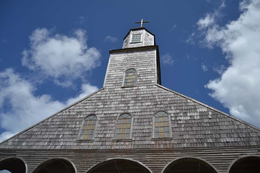 From Puerto Varas: Chiloe Island Full-day Tour - What the Guide Actually Does: Language, Pace, and How to Get the Best Day