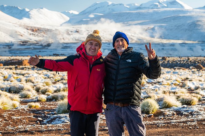 Guided tour to the Tatio Geyser breakfast at Geyser Blanco - Putana River ford: short crossing, high-altitude perspective