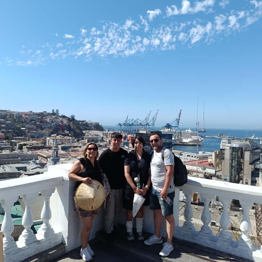 Historic Valparaíso: Private tour by vehicle - Murals, emblematic streets, and what the guide helps you notice