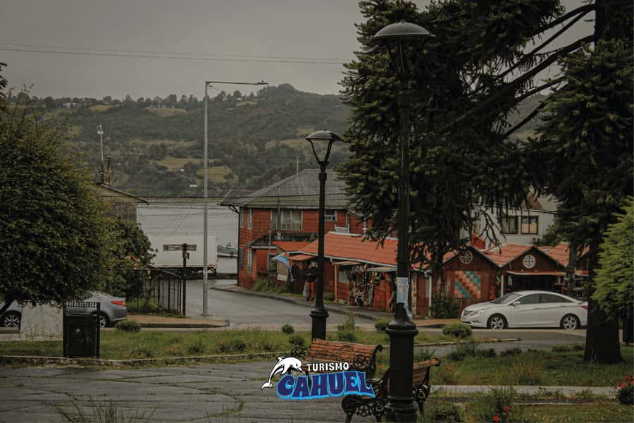 Inner Coast of Chiloé: Road and Sea. - From Route 5 to Dalcahue: the church stop that sets the tone