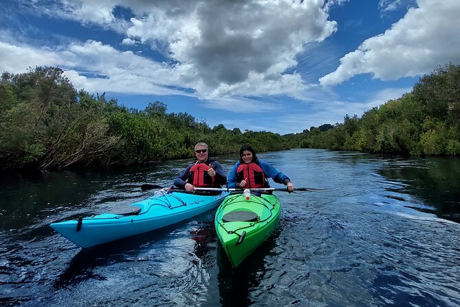 Kayak through the Sunken Forest of the Maullín River - How the guides (Felipe, Filipe, Fernando, Esteban, Benjamin, Camilla) shape the experience