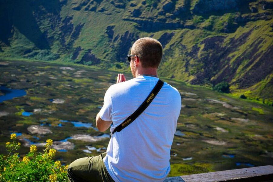 Orongo: The mythical city of kings - Stop 3: Ahu Vinapu photo stop with guided context