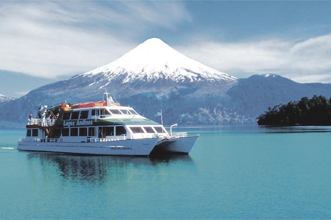 Puerto Varas: Full Day - Peulla navigation - The catamaran on Todos los Santos Lake: the best payoff for your camera and your patience