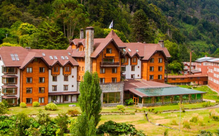 Puerto Varas: Peulla Day Trip - Ensenada and Petrohué Falls area, walkways and what is not included