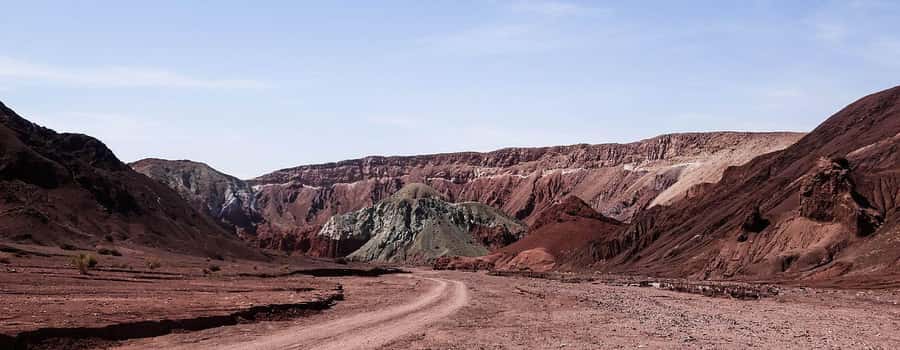 Rainbow Valley - Valle del Arcoiris: your geology field guide in motion