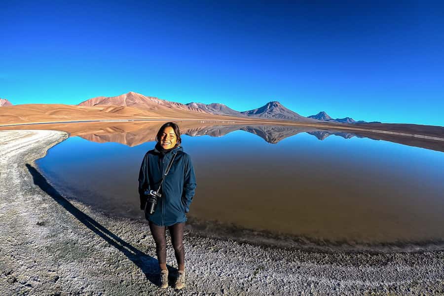 San Pedro de Atacama: Láscar Volcano Summit Hiking Day Trip - The blue altiplanic lagoon stop: where the scenery shifts