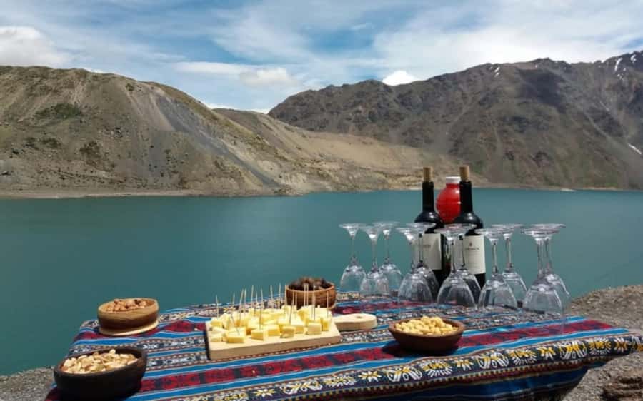 Santiago: Cajón del Maipo & El Yeso Reservoir Tour - El Yeso Reservoir: turquoise water and the included picnic plan