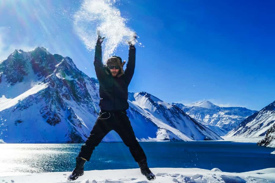 Santiago: Cajon del Maipo/Embalse del Yeso Tour with Picnic - The lake centerpiece: your included picnic at the reservoir