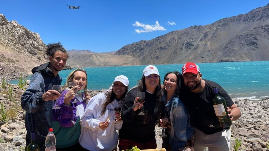 Santiago: Cajon del Maipo, Termas Colinas & Embalse El Yeso - Picnic at San José de Maipo and the Casa de Chocolate Stop
