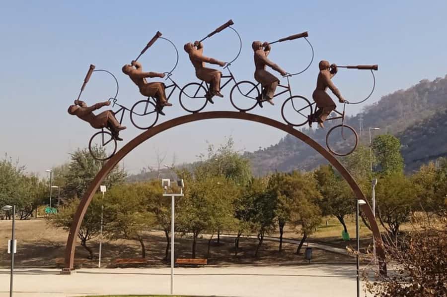 Santiago de Chile: Half-Day City Tour with Local Cuisine - The optional Chilean restaurant stop: how to plan for lunch and dinner