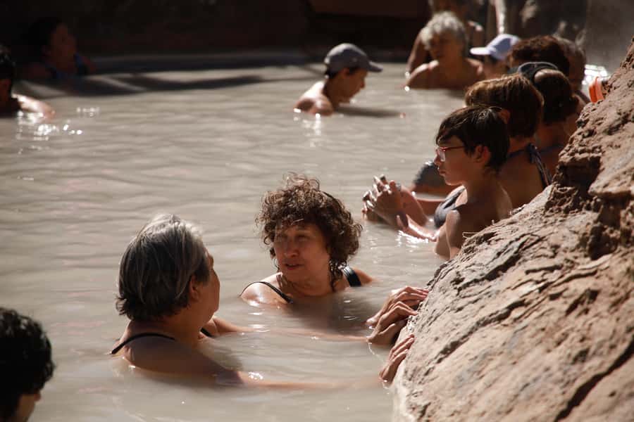 Santiago: Full day Embalse del Yeso, Casa de Chocolate, picnic & Hot Springs - Casa Chocolate in San José de Maipo: a fun, short culture stop