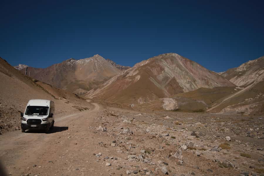 Santiago: Full day Embalse del Yeso, Casa de Chocolate, picnic & Hot Springs - Picnic in nature: the included meal that actually helps