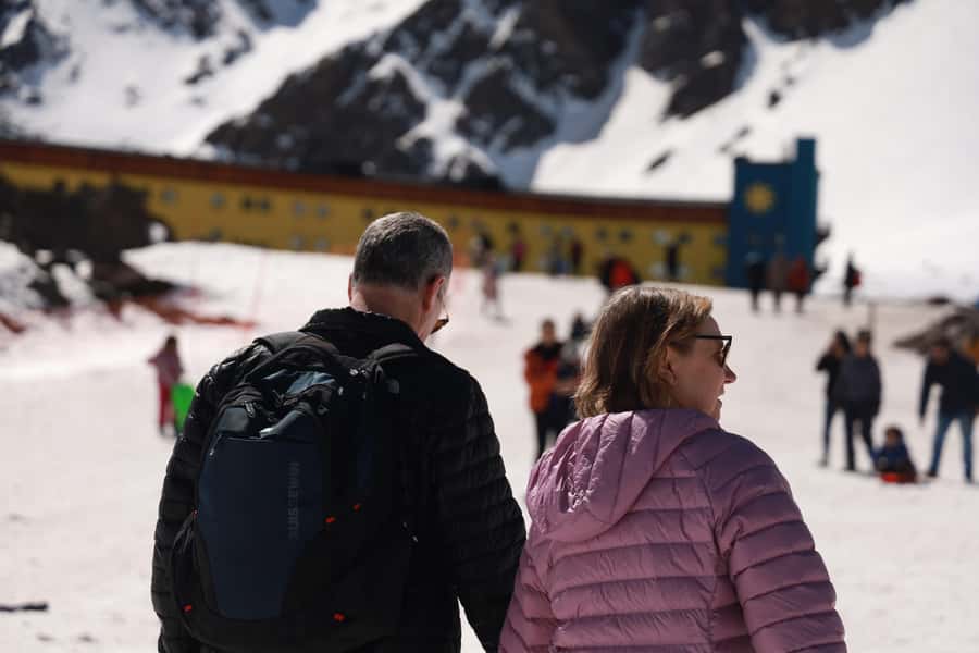 Santiago: Full day tour in Portillo and Laguna del Inca - Picnic vs. lunch and how to avoid hangry surprises