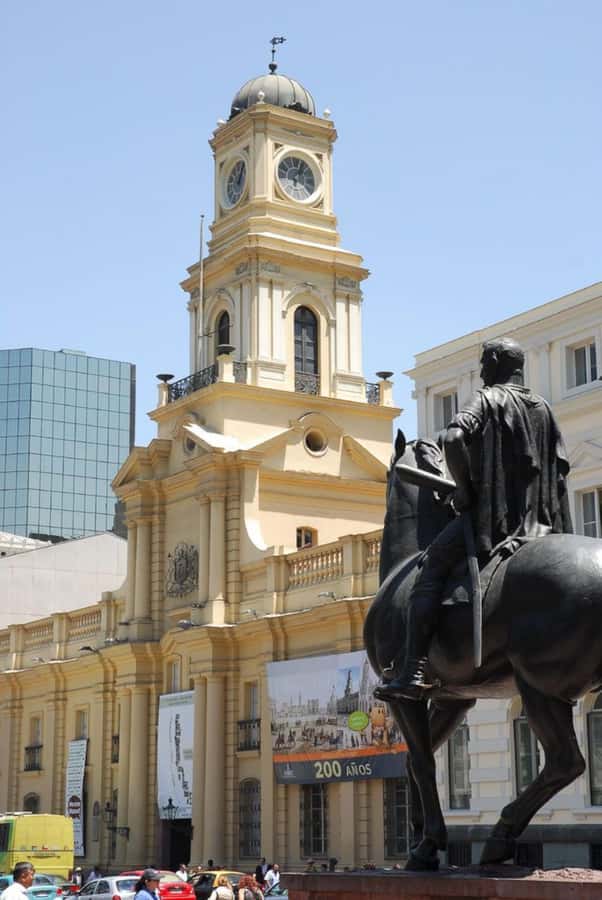 Santiago: Guided City Tour through the historic center of Santiago - Walking Santiago’s Historic Center in About Two Hours