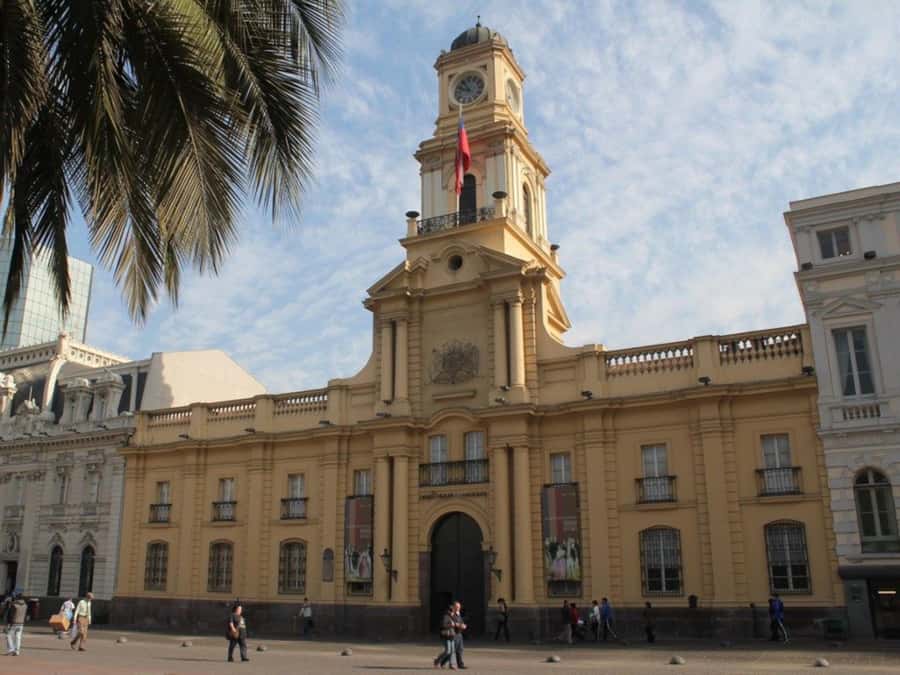 Santiago: Guided City Tour through the historic center of Santiago - Who should book this guided Santiago center walk