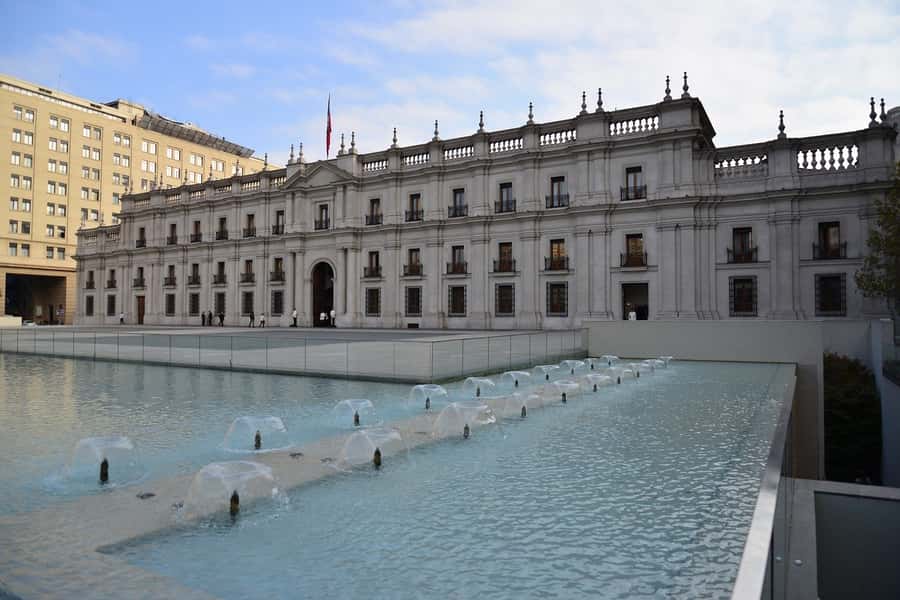 Santiago: Guided Full-Day Walking Tour with a Chilean Lunch - Downtown Santiago on foot: shops, museums, and street-food style wandering