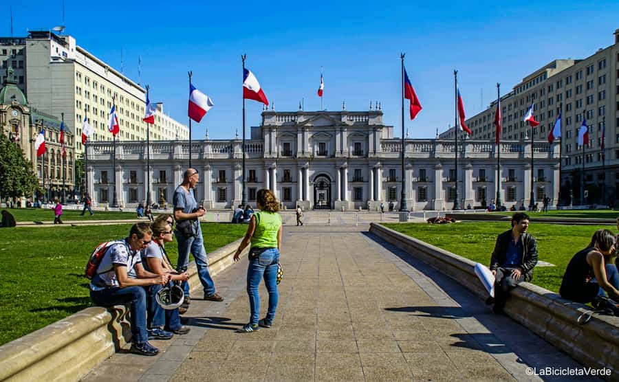 Santiago: Highlights, Parks and Politics Bike Tour - Forestal and Bustamante Parks: The First Real Relief