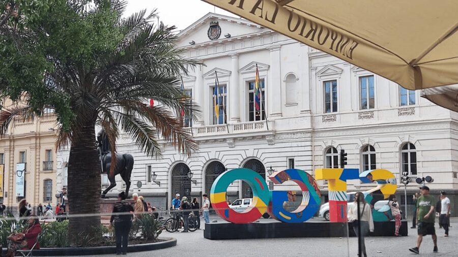 Santiago: Highlights Private City Tour - La Moneda Palace and the Metropolitan Cathedral, politics and faith