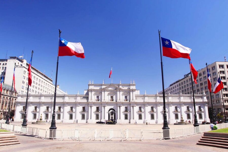 Santiago: Hop-on Hop-off Bus Day Ticket with Audio Guide - Historic Santiago: Plaza de Armas and La Moneda in One Sweep