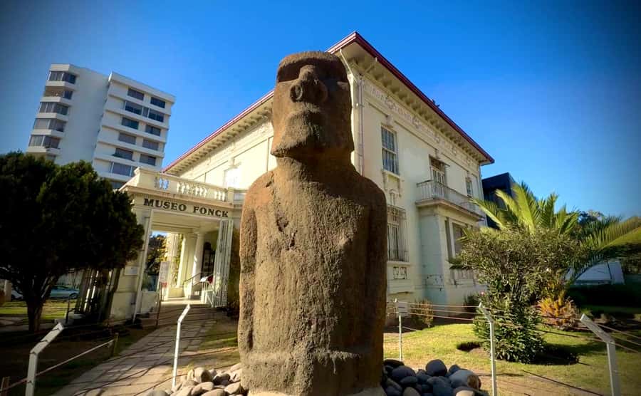 Santiago: Viña del Mar, Valparaiso, with Wine Tasting - Viña del Mar stops: Flower Clock, Moai at Fonck, and quick photo time