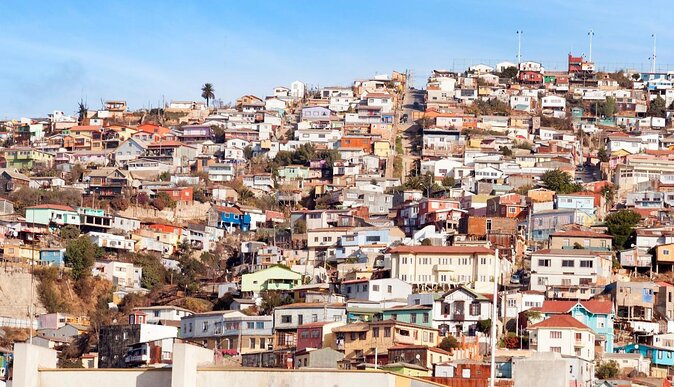 The Tour of Valparaiso in French on foot and in a small group - A Valparaíso walking tour in French that goes past the murals