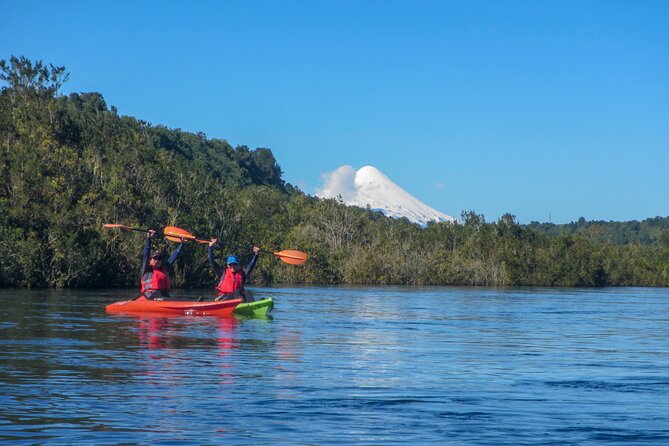 Tour Guiado en Kayak por Rio Maullin / Medío dia en Pto. Varas - Stop moments along the way, including Volcán Osorno views