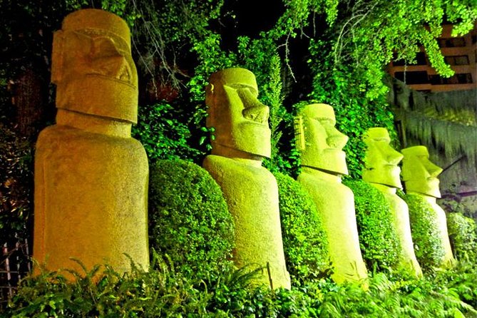 Traditional Dinner Show in Santiago - The 3-course dinner: international fare, plus wine and an aperitif