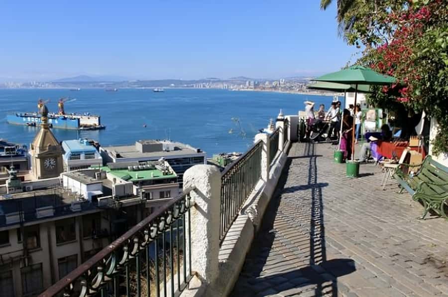 Valparaiso : Must-See Sites Walking Tour With A Guide - Plaza Aníbal Pinto, Bar Cinzano, and the Turri Clock Tower finale