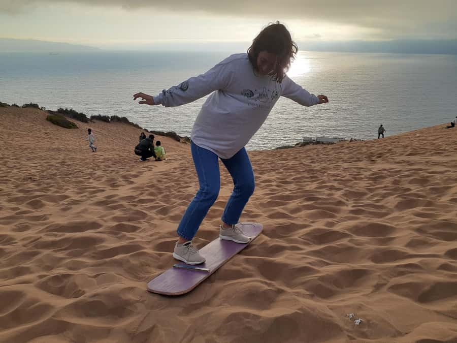 Valparaíso: Sandboarding and Sunset in Concon Sand Dunes - The dune walk up: views first, effort second
