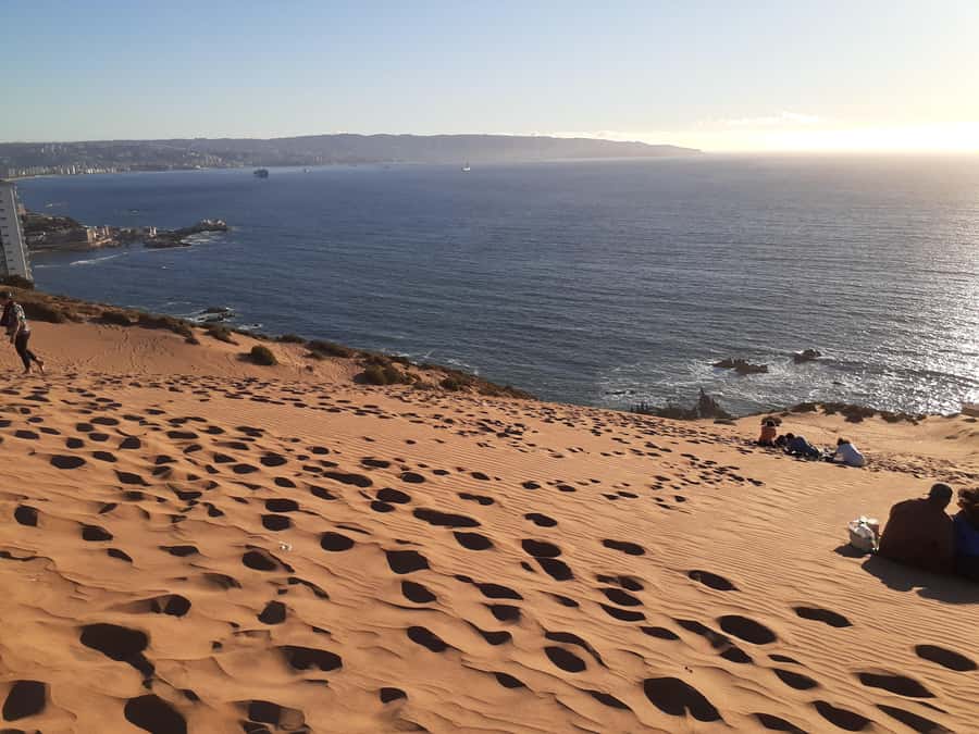 Valparaíso: Sandboarding and Sunset in Concon Sand Dunes - Sandboarding coaching that focuses on balance and control