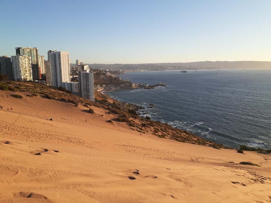 Valparaíso: Sandboarding and Sunset in Concon Sand Dunes - Small group energy: why six people is the sweet spot