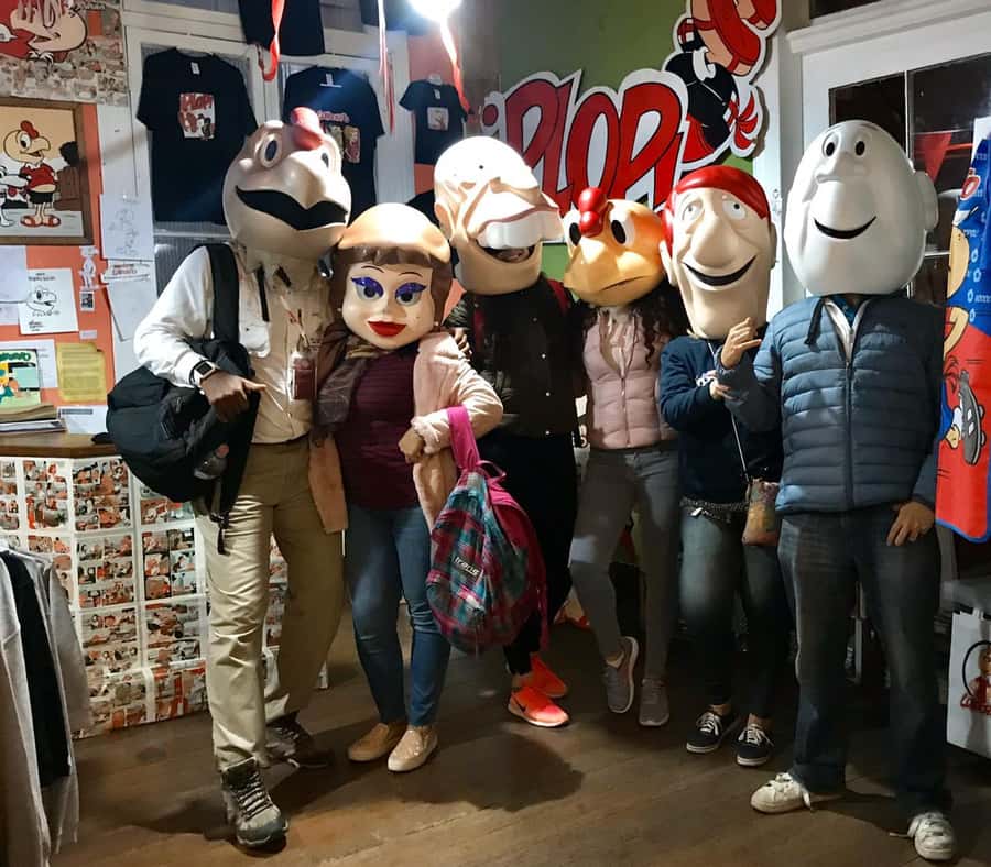 Valparaiso: Street Art, Funiculars and Port City Tour - Pasajes and heritage stops: Italian Bavestrello to Calle 13 stairs