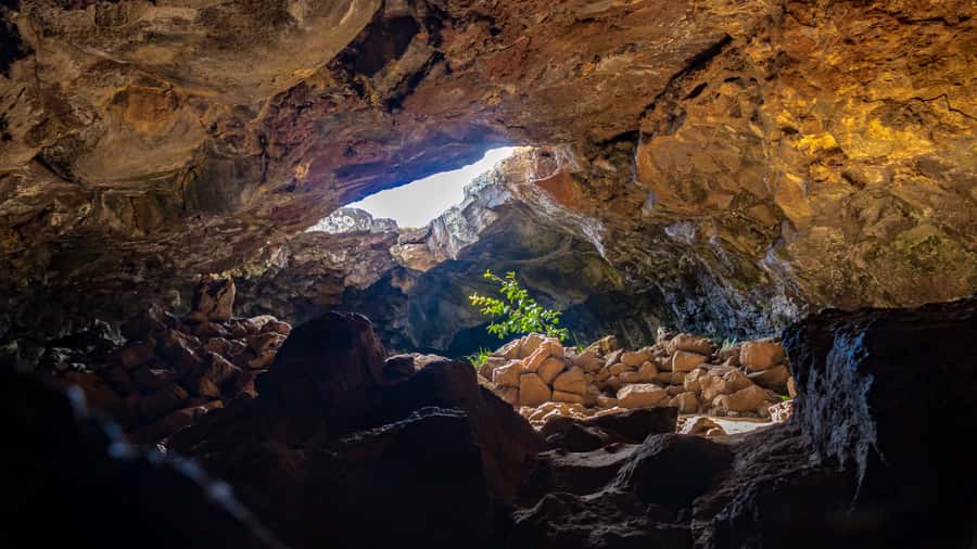 Volcanic Refuges: Excursion to Underground Civilization - Ahu Akivi: a guided warmup with a photo stop and a walk